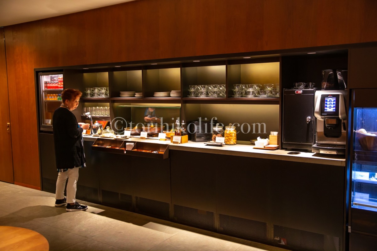 軽食フロアにあるフードコーナー
