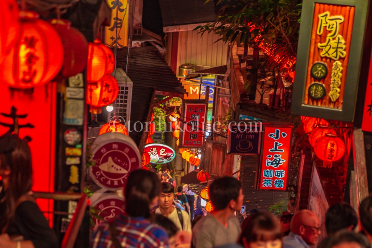 台湾の九份で千と千尋の世界観を感じながらノスタルジックな街を歩こう とりひこライフ