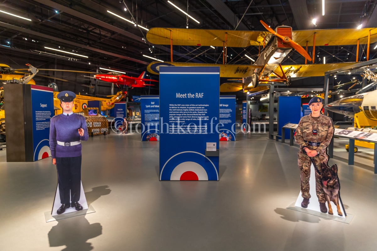 イギリス空軍博物館の展示機が凄い。戦略爆撃機から名機スピットファイアまで